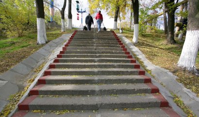 В Одессе отремонтировали две железобетонные лестницы, ведущие к пляжам «Отрада» и «Ланжерон»