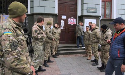 Полицейские с автоматами заблокировали прокуратуру Одесской области