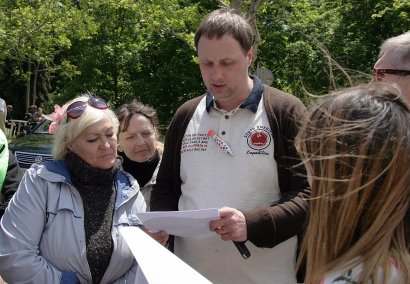 Антикризисная группа по оказанию юридической помощи временно перемещенным лицам встретилась с переселенцами, пикетирующими Одесскую облгосадминистрацию