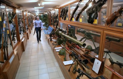 Стрелковый тир и Музей оружия НУ "ОЮА": будущие юристы побывали на увлекательной экскурсии