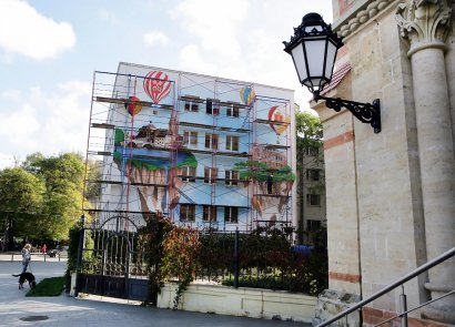 Художники создают новую настенную картину-гигант напротив Кирхи