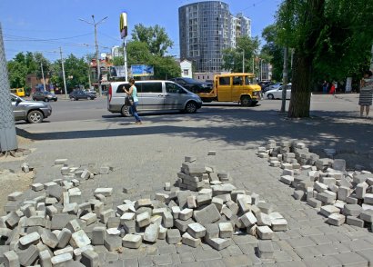В Одессе отремонтирован тротуар на Адмиральском проспекте