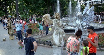 Люди-памятники —  хит нынешнего лета в Одессе