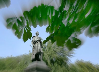 В Одессе ремонтируют памятник Воронцову