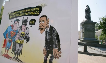Выставка политической карикатуры на Соборной площади