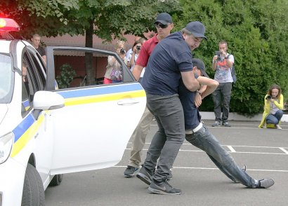 Михеил Саакашвили «собственноручно» ловил бандитов (фото)