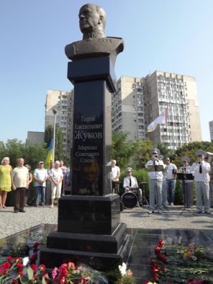 В Одессе установили памятник маршалу Георгию Жукову