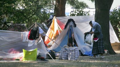 На Куликовом поле снова появился палаточный лагерь: его поселенцы называют себя ромами из Луганской области