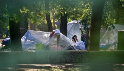 На Куликовом поле снова появился палаточный лагерь: его поселенцы называют себя ромами из Луганской области