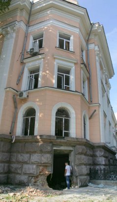 Здание СБУ после взрыва