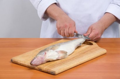 Гниющую рыбу украинской власти предлагают очищать с хвоста