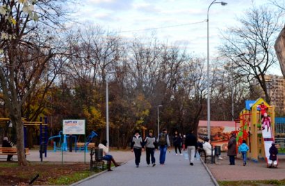 В парке Победы поэтапно подключают новое освещение