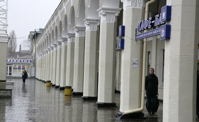 Одесский железнодорожный вокзал готовится к празднику (фото)