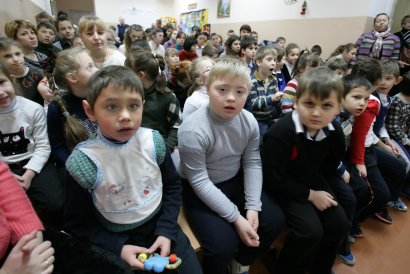 Воспитанники Одесской школы-интерната №7 получили «николайчики» от руководства фискальной службы (фото)