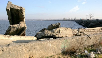 В Одессе ведутся работы по укреплению Хаджибейской дамбы