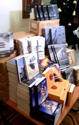 Всемирный клуб одесситов передал в дар библиотекам около 300 книг современных авторов