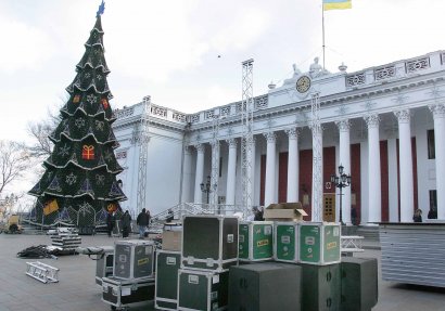 Приморский бульвар и Думская площадь готовятся к встрече Нового года