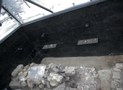 Кто разбил саркофаг на Приморском бульваре? (фото)
