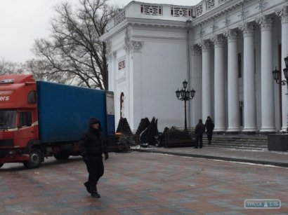 Символу Нового года в Одессе пришел конец