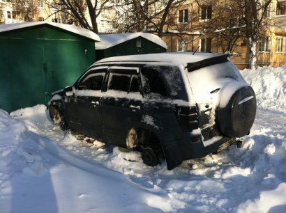 На одесских "Черемушках" раздевают...авто (фото)