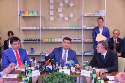 Гройсман на открытии новой лаборатории в одесского «Интерхима» пообещал украинцам новые цены на лекарства