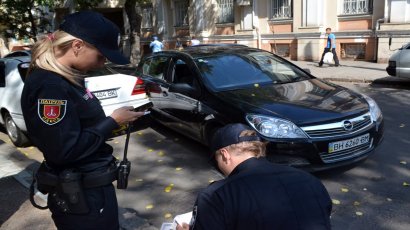 В патрульной полиции утверждают, что с припаркованным транспортом борются