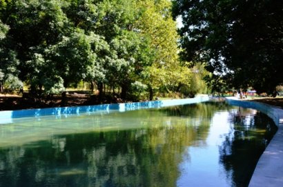 В парке Победы после ремонта заполнен водой еще один пруд 