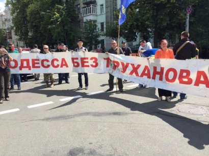 Противники городской власти публично плюют на выбор одесситов