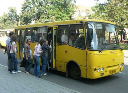 По улице Ришельевской городской транспорт будет останавливаться только на оборудованных остановках
