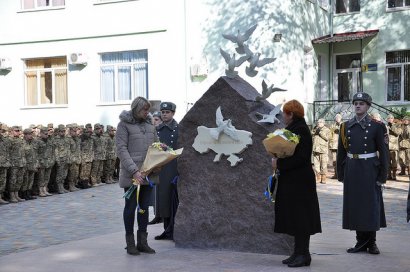 В Одессе в торжественной обстановке открыли очередной памятник погибшим в зоне АТО военнослужащим