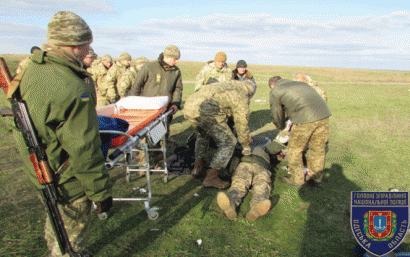 Неудачные стрельбы: одесские силовики спасли военнослужащего (фото)