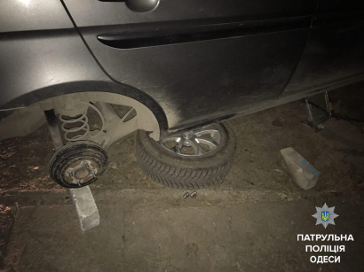 В Одессе "на горячем" поймали похитителя колес (фото)