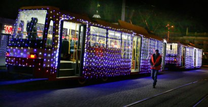 На маршруты вышли музыкально-новогодние трамваи