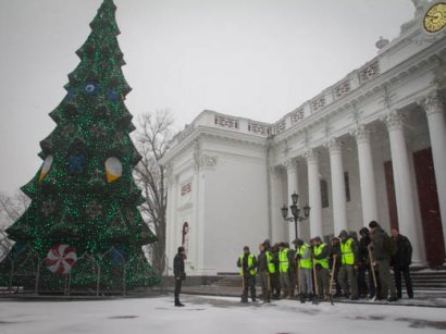 На помощь одесситам вышли бойцы муниципальной охраны