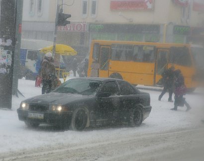 Началось: Одессу заметает снегом (фото)