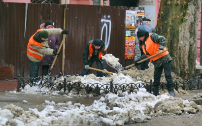 Вывоз снега с магистральных улиц Одессы