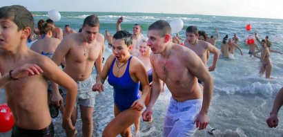 Праздник Крещения Господня: Одесситы организовали массовое вхождение в воду (фото)
