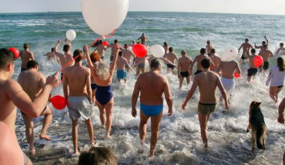 Праздник Крещения Господня: Одесситы организовали массовое вхождение в воду (фото)