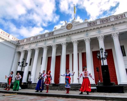 В Одессе демонтировали главную новогоднюю елку города