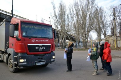 Для решения проблемы по прекращению движения тяжелых грузовиков в порт через Пересыпь пришлось выходить на правительственный уровень