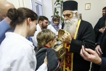 Мощи святого великомученика и целителя Пантелеимона были доставлены в Одесскую областную детскую больницу (фото)