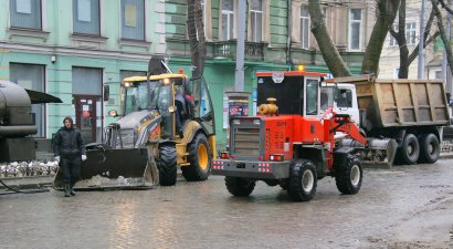 В Одессе идет настоящий бой с гололедом