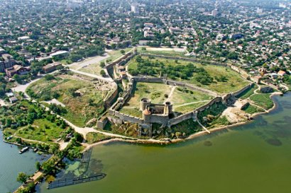 Добровольно-принудительно: В Белгород-Днестровский загоняют все окрестные села и даже Затоку