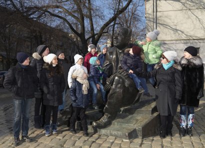 Юные одесситы поведают, что им рассказал Исаак Эммануилович (фото)