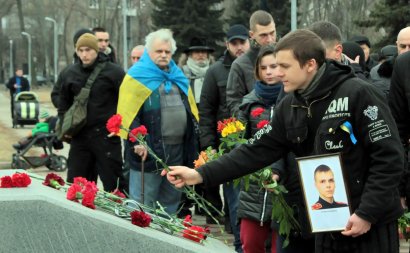 Одесситы провели вече у здания областной администрации (фото)