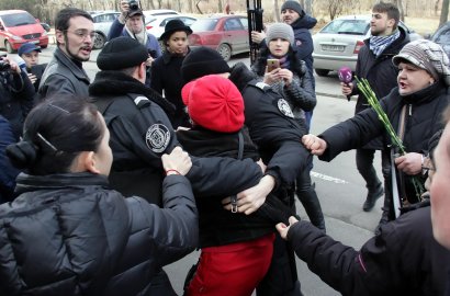 23 февраля На Аллее Славы в Одессе вспыхнул конфликт между сторонниками и поклонниками празднования Дня защитника (фото)