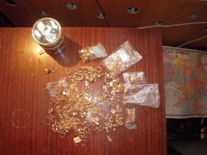Золотая лихорадка по-подольски: одесские таможенники обнаружили около 1,2 кг изделий  из желтого металла (фото)