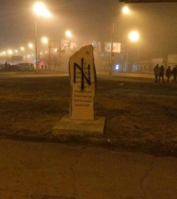 Акт вандализма в Одессе: памятник маршалу Жукову разрисовали нацистским знаком