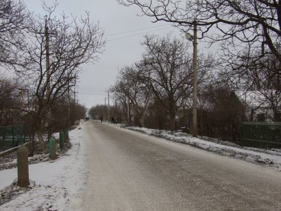 Наступила весна - в пригороде цветут горы мусора