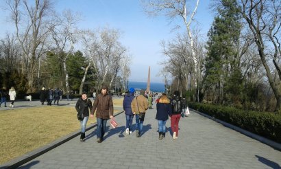 В первый день весны одесситы устремились на побережье (фото)